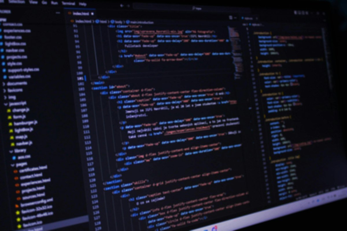 Écran affichant des lignes de code
